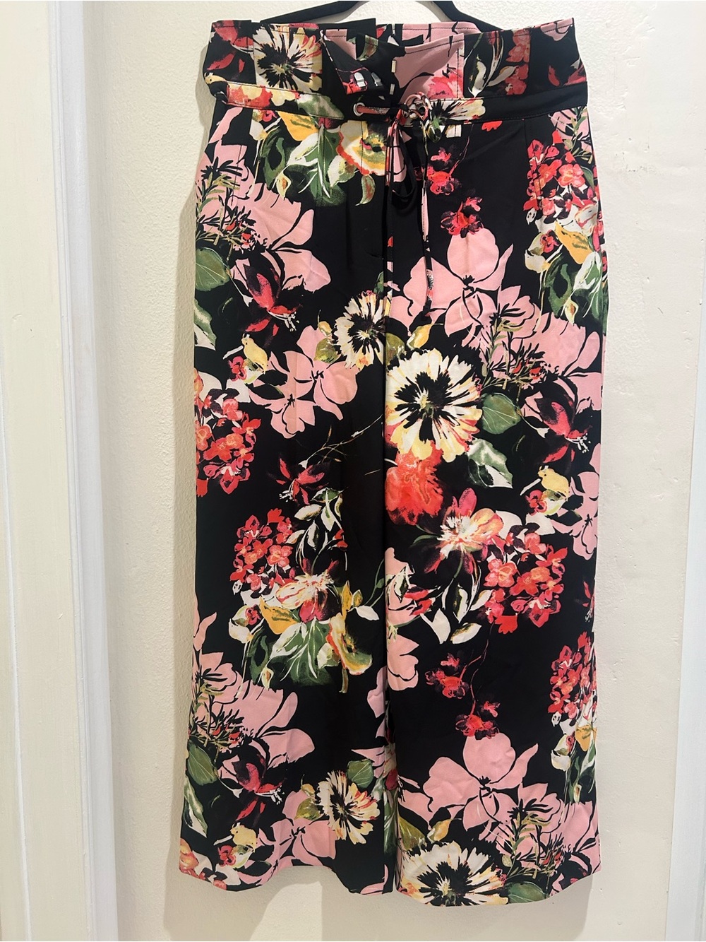 Floral Tie-Waist Black Midi Skirt with Pink Blooms